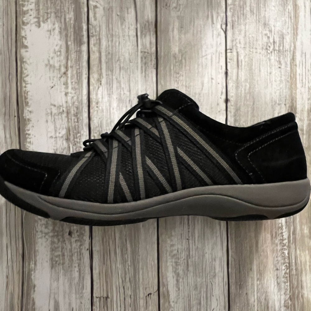 NEW IN BOX Dansko Honor Suede Sneakers, Black, Size 8.5/39